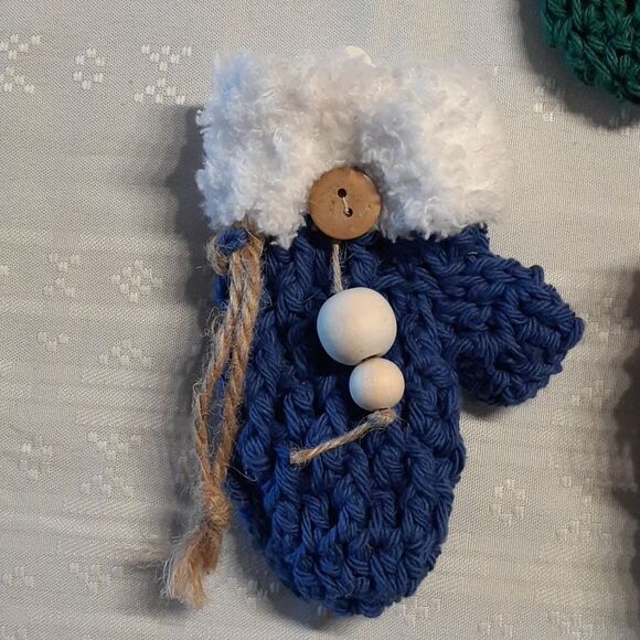 5 pc.mitten ornaments - Picture 4 of 8